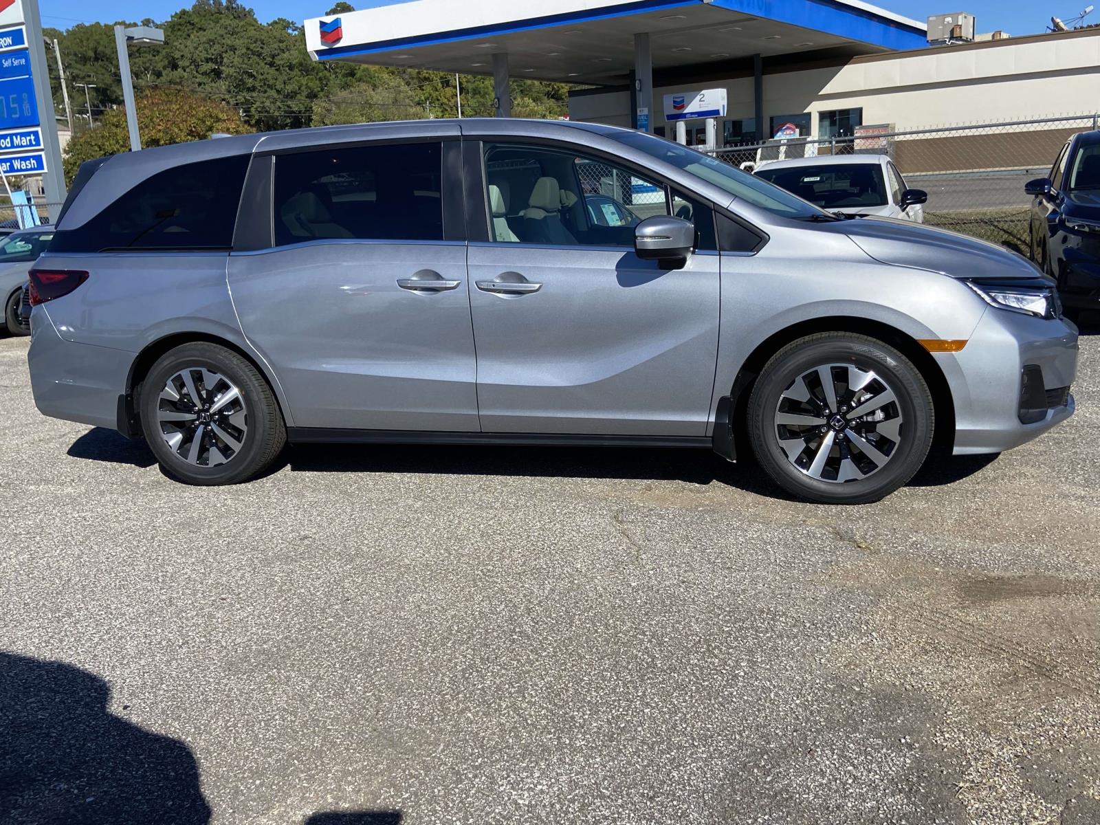 2026 Honda Odyssey EX-L photo 2