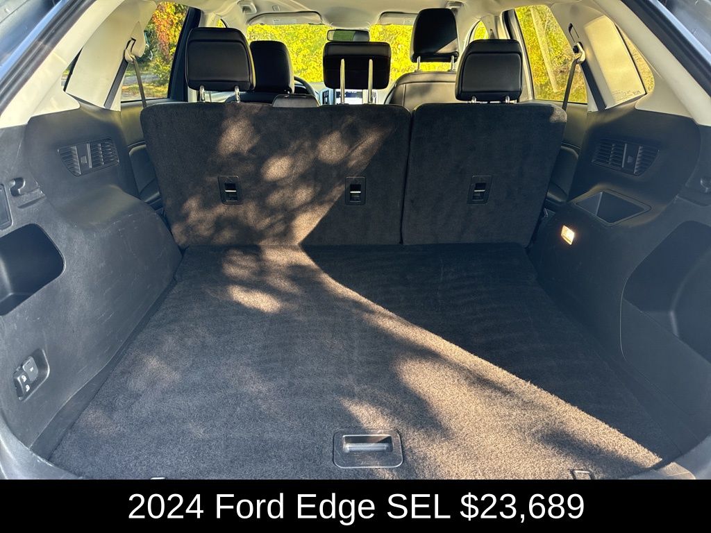2024 Ford Edge SEL photo 16