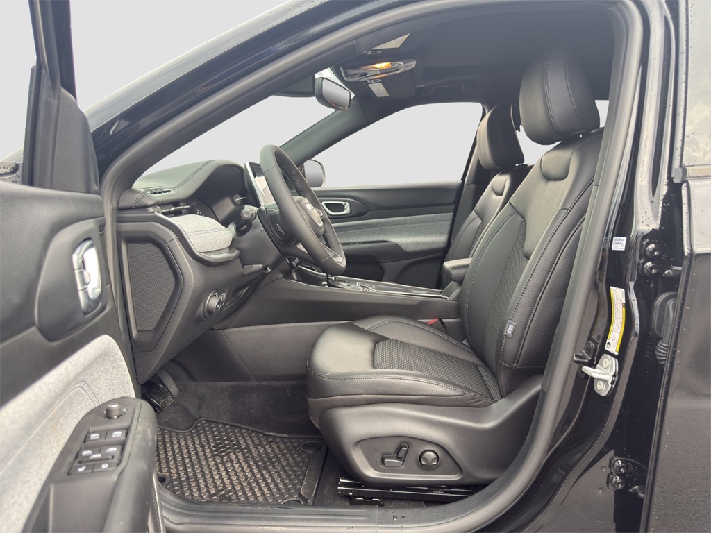 2025 Jeep Compass Latitude photo 9