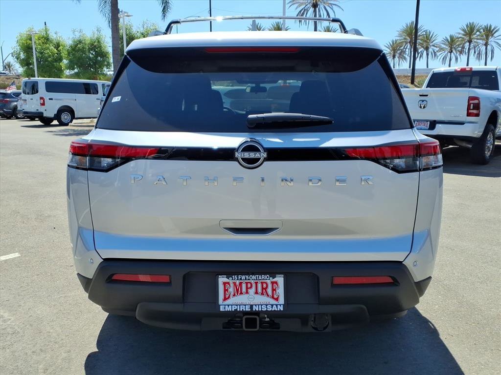 2025 Nissan Pathfinder SV photo 4