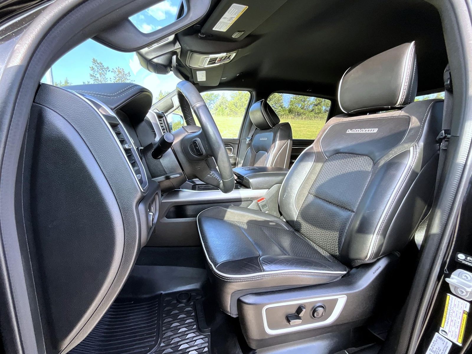 2023 Ram 1500 Laramie photo 11