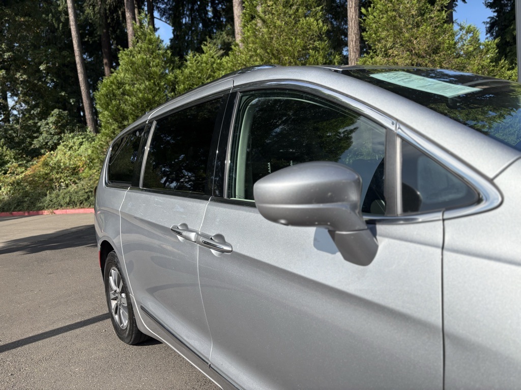 2019 Chrysler Pacifica Touring Plus photo 3