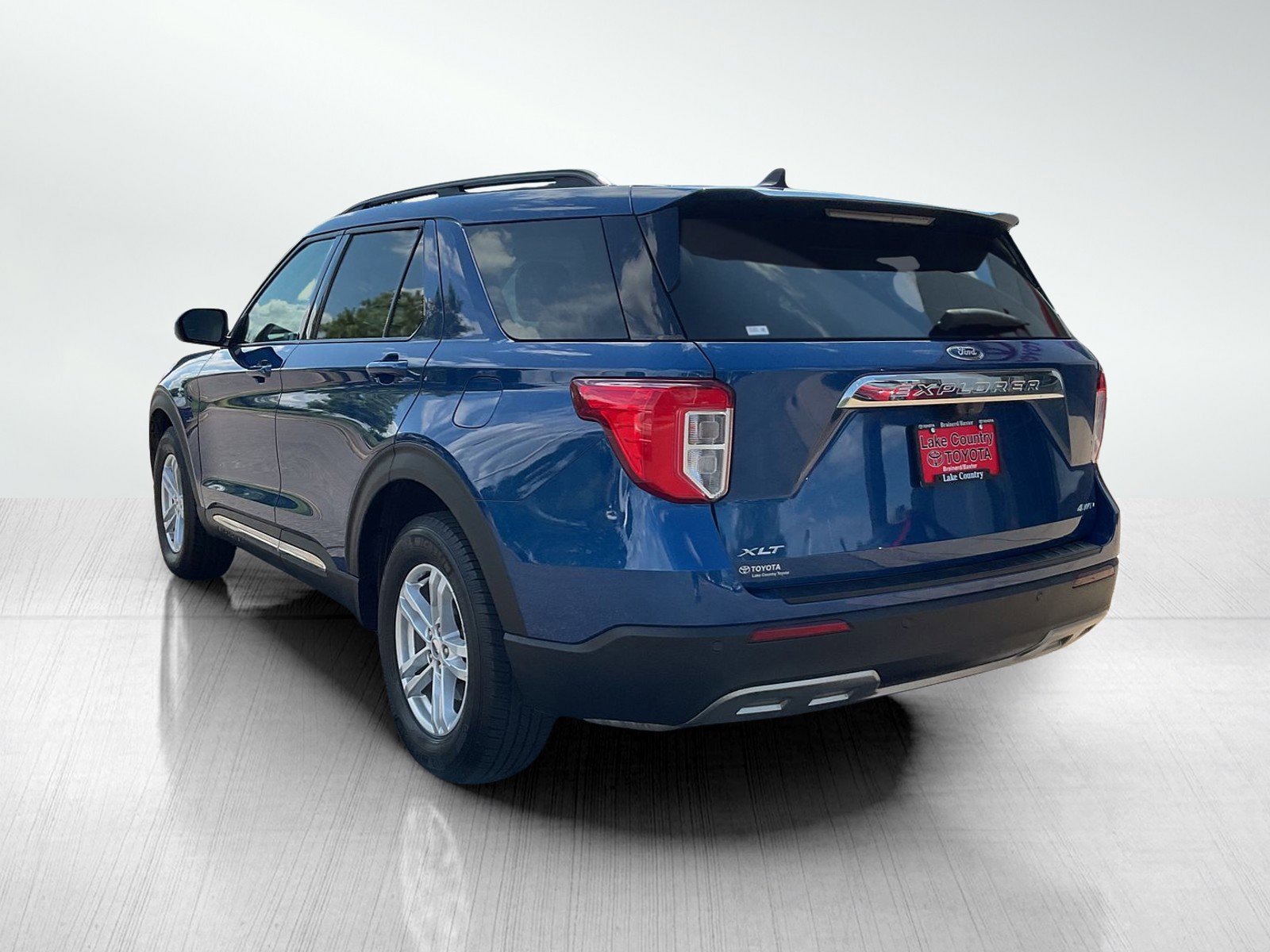 2021 Ford Explorer XLT photo 2