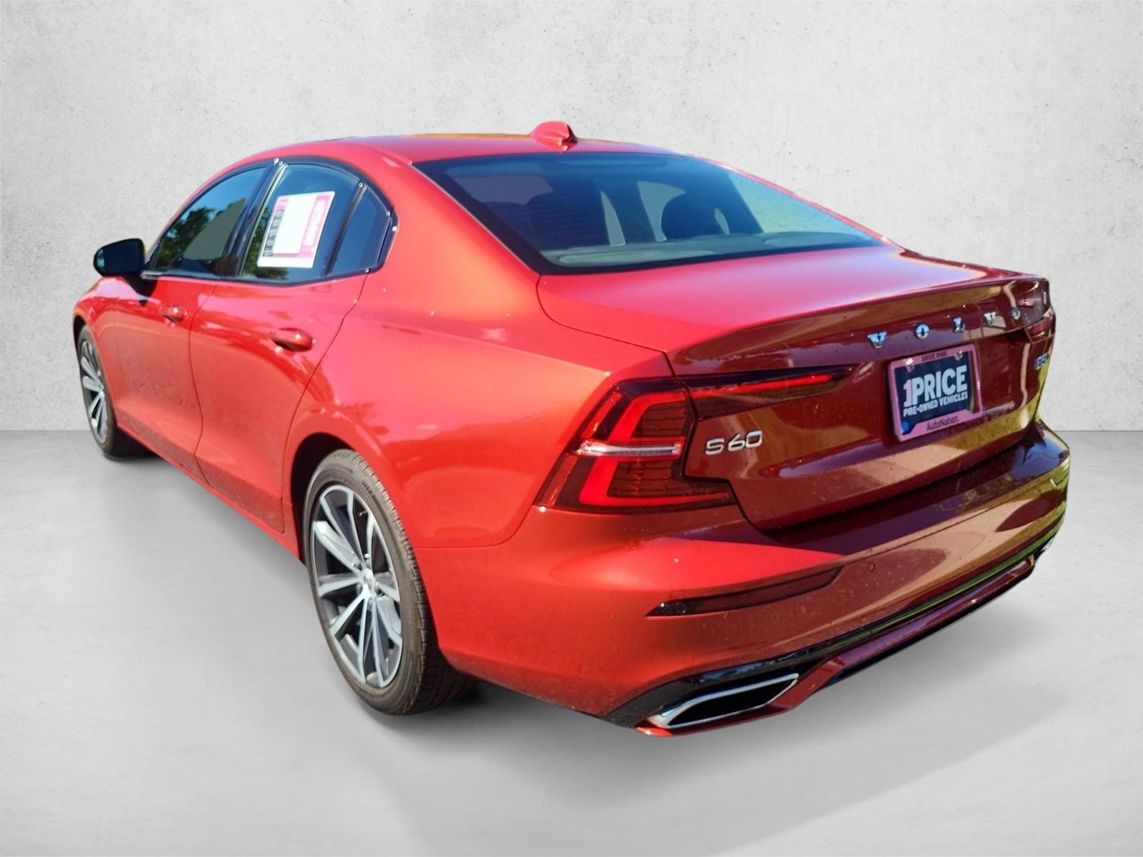 2022 Volvo S60 Momentum photo 3
