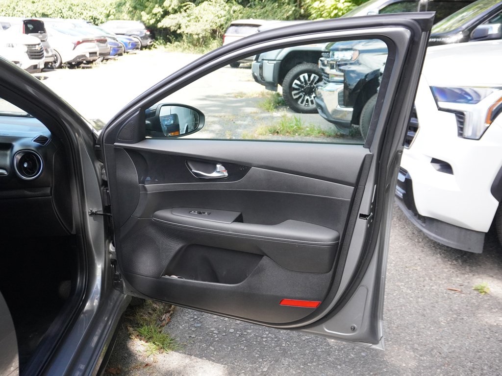 2023 Kia Forte GT-Line photo 23