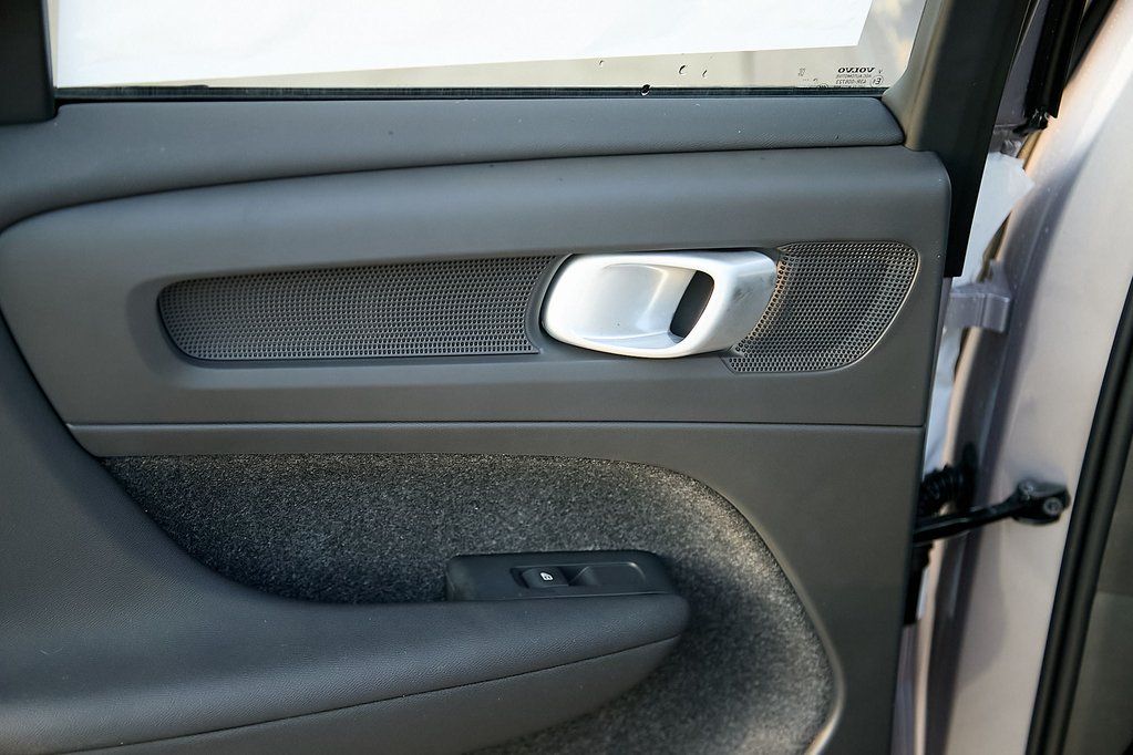 2026 VOLVO XC40 - Image 16