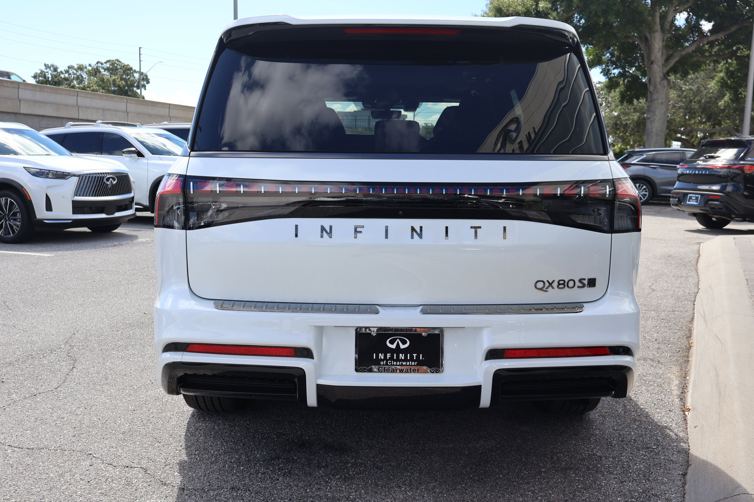 2026 Infiniti QX80 Sensory photo 4
