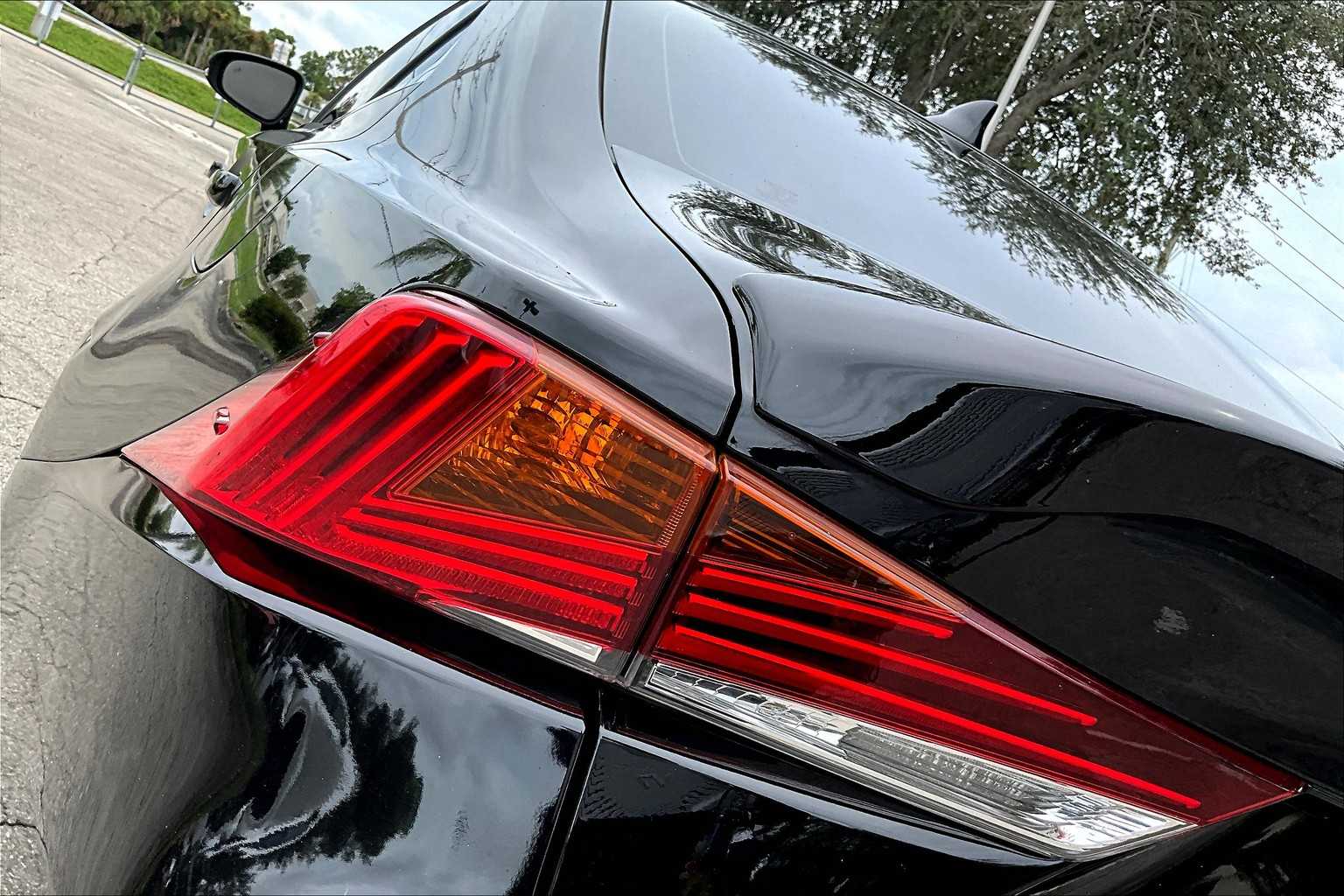 2020 Lexus IS 300 F SPORT photo 27