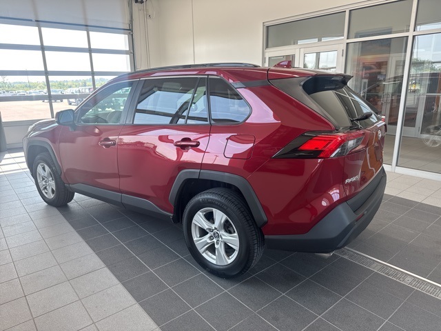 2021 Toyota RAV4 XLE photo 2