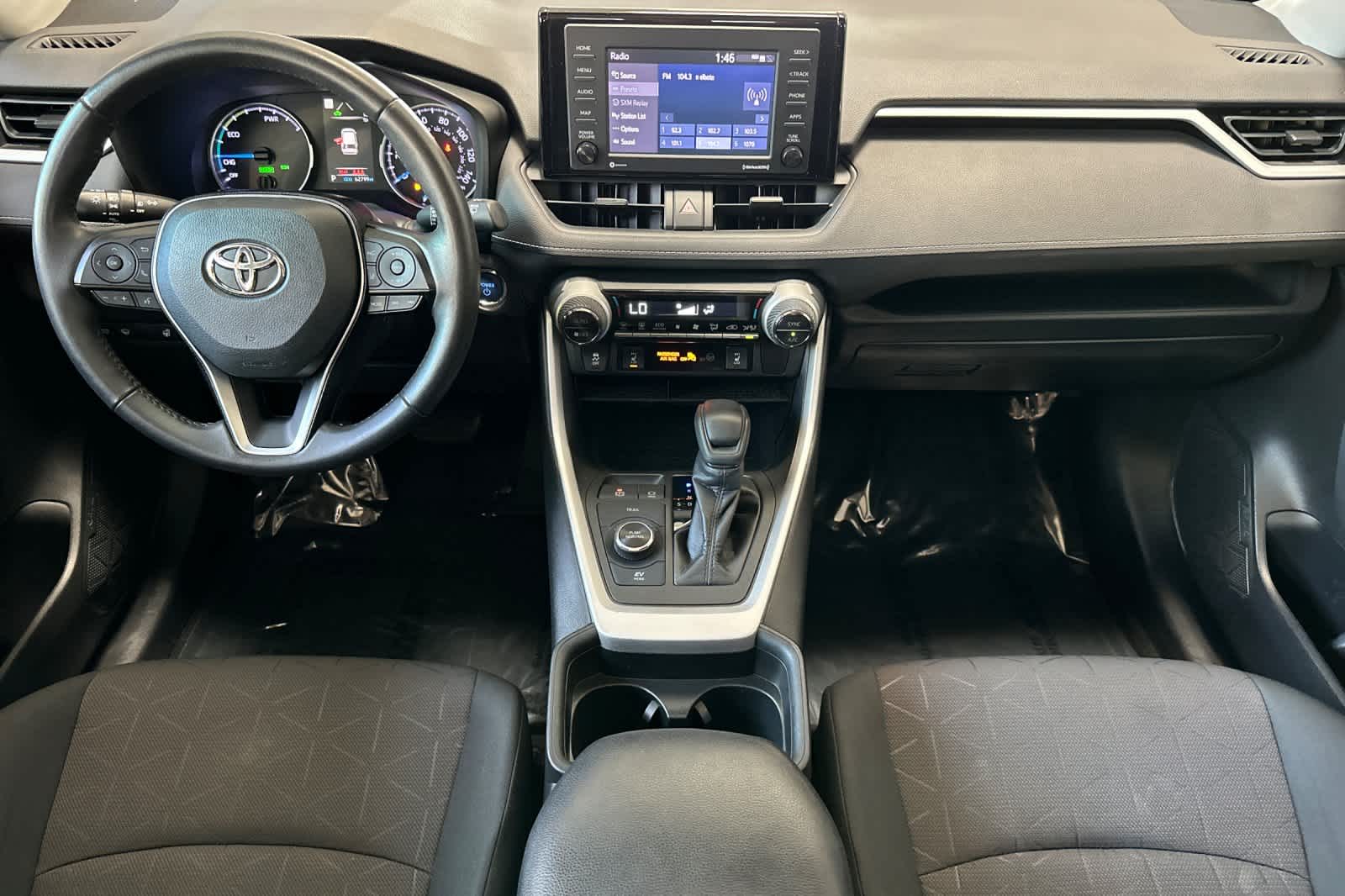 2020 Toyota RAV4 Hybrid XLE photo 3