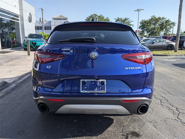 2023 Alfa Romeo Stelvio Ti photo 4