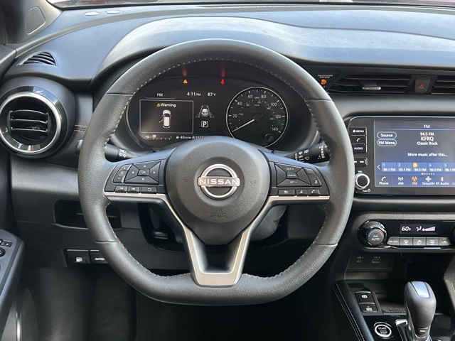 2023 Nissan Kicks SR photo 13