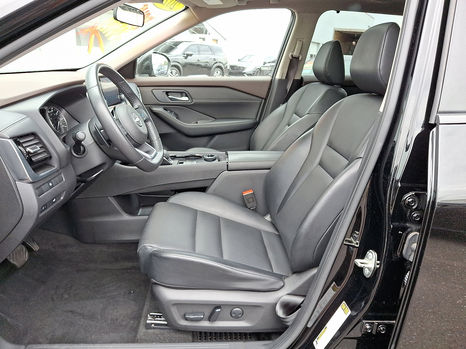 2022 Nissan Rogue SV photo 12