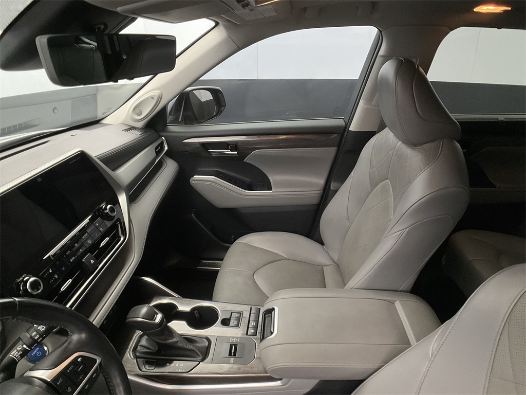 2022 Toyota Highlander Hybrid Platinum photo 31