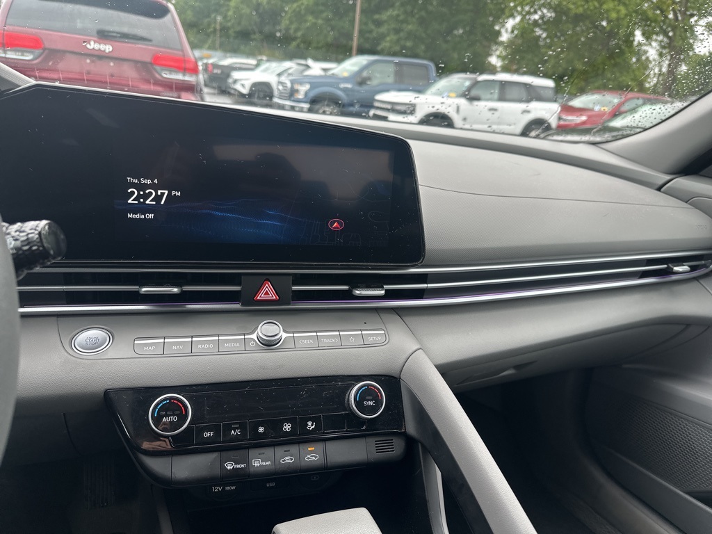 2024 Hyundai Elantra SEL photo 12