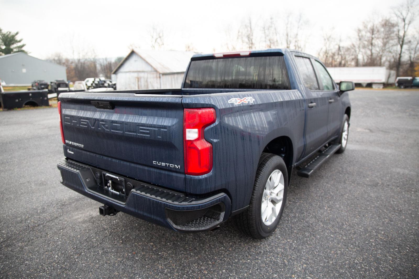 2022 Chevrolet Silverado 1500 Custom photo 3