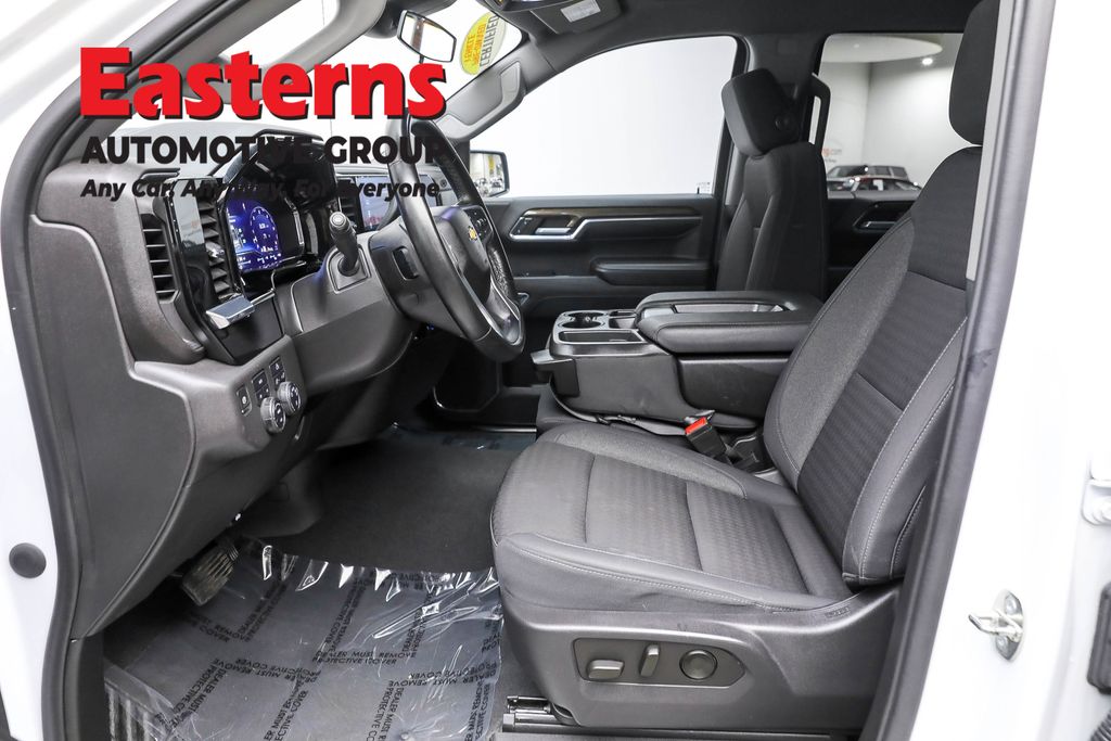 2023 Chevrolet Silverado 1500 LT photo 10
