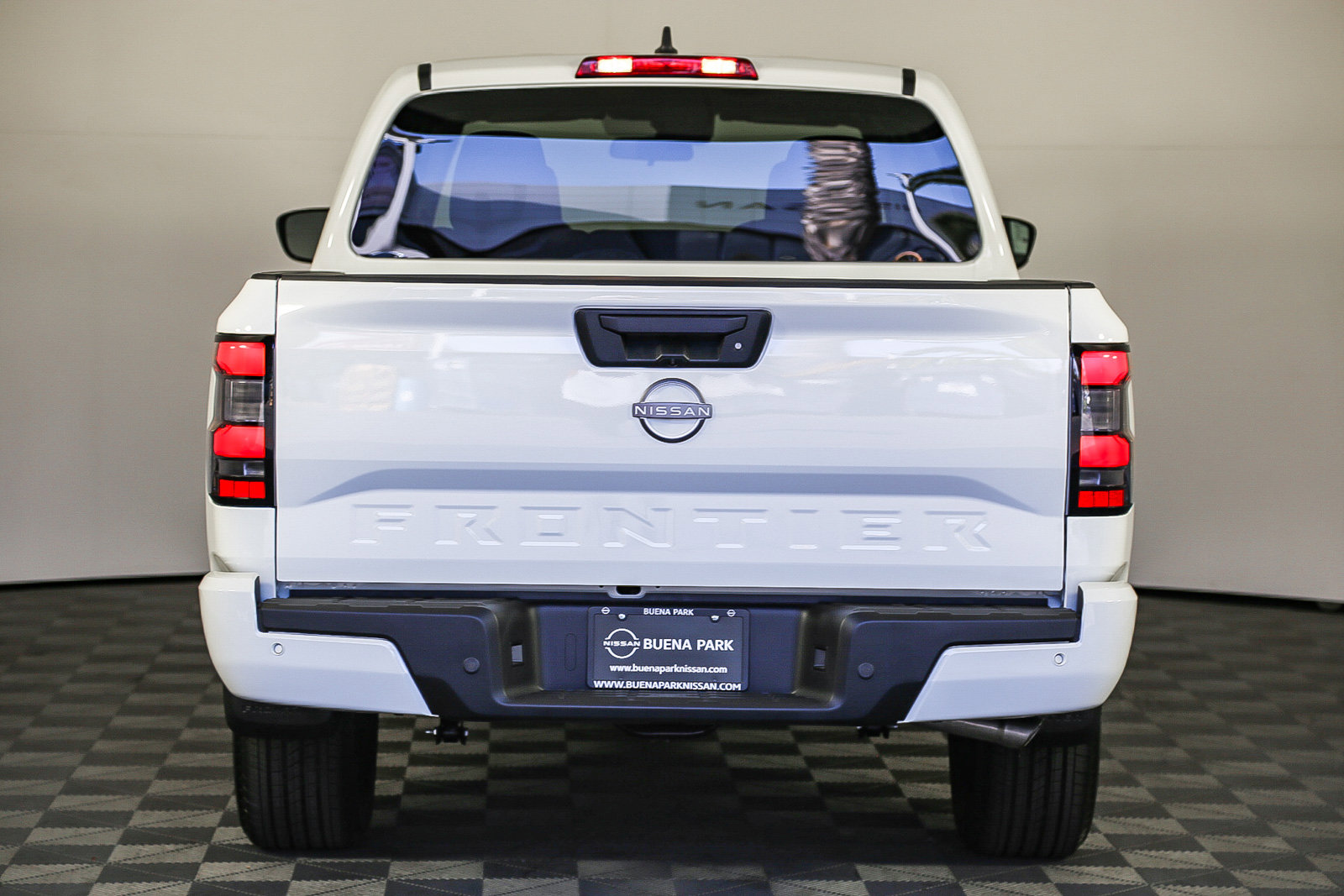 2025 Nissan Frontier Crew Cab SV photo 7