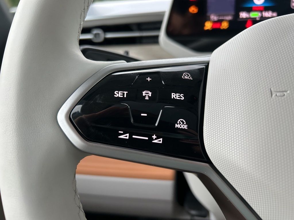 2025 Volkswagen ID. Buzz Pro Plus photo 18