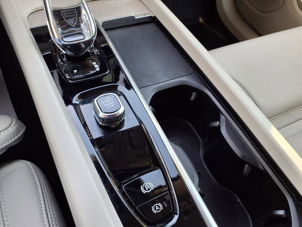2022 Volvo XC60 B5 Inscription photo 20