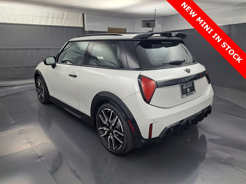 2026 Mini Cooper 2 Door Hardtop S Iconic photo 5
