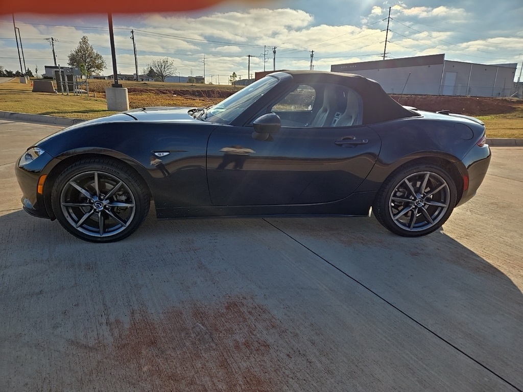 2016 Mazda MX-5 Miata Miata Grand Touring photo 2