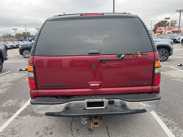 2005 Chevrolet Suburban 1500 LT photo 2