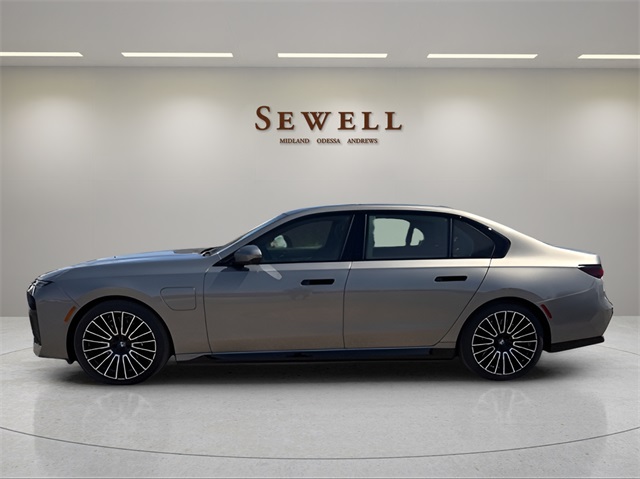 2025 Bmw 750e 750e xDrive photo 2