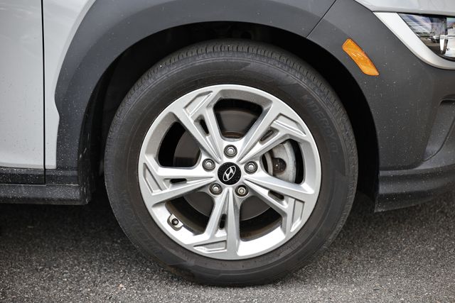 2023 Hyundai Kona SEL photo 4