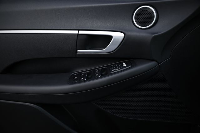 2023 Hyundai Sonata SE photo 12