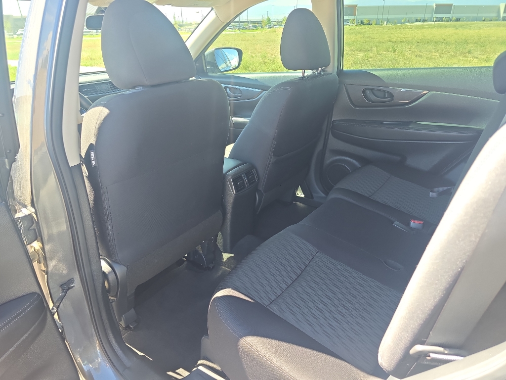 2020 Nissan Rogue S photo 13