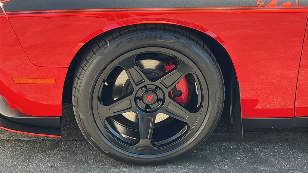 2017 Dodge Challenger R/T photo 8
