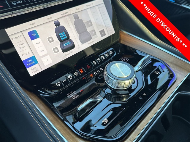 2023 Jeep Grand Wagoneer III photo 34