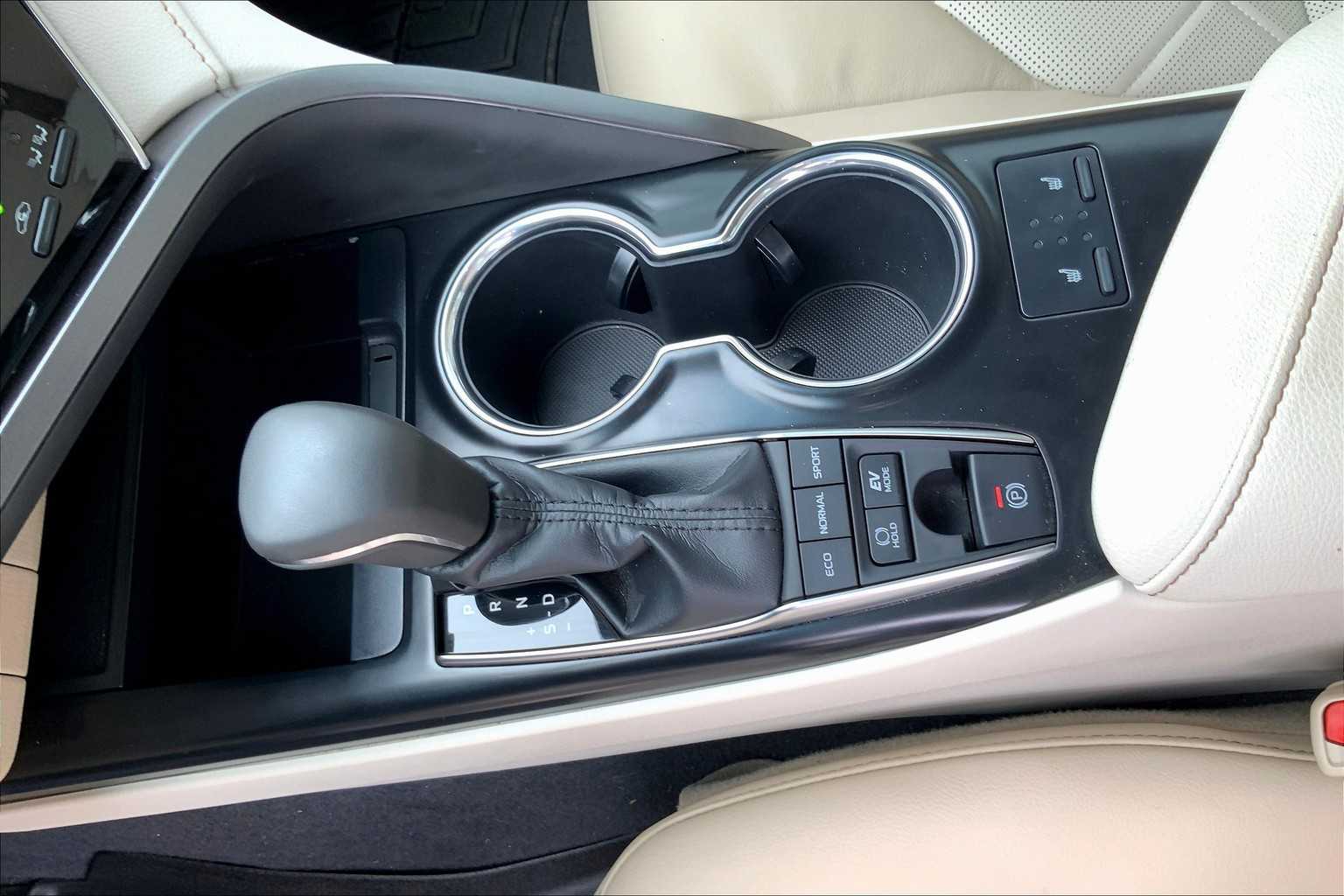 2018 Toyota Camry Hybrid XLE photo 13