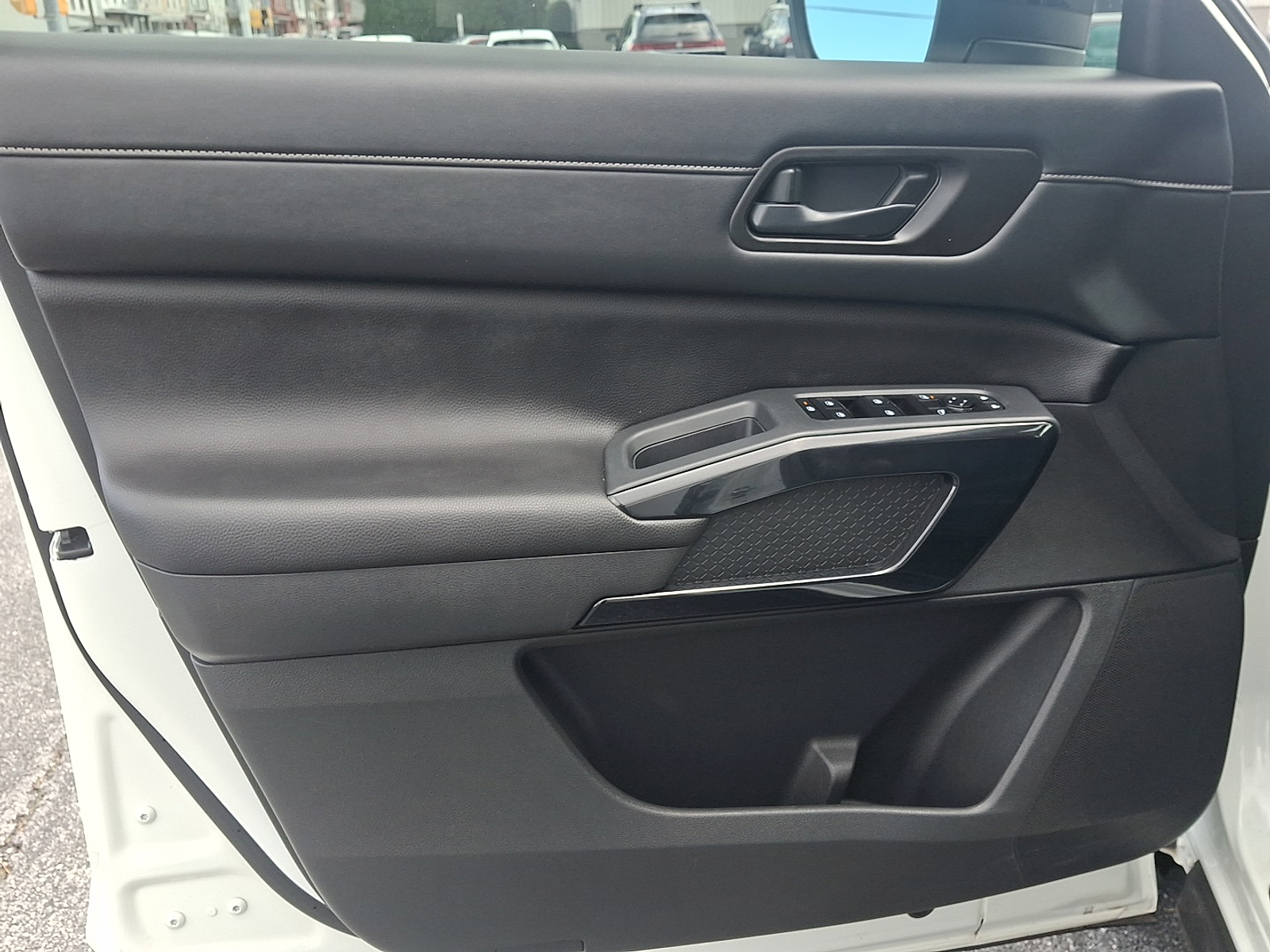 2023 Nissan Pathfinder S photo 3