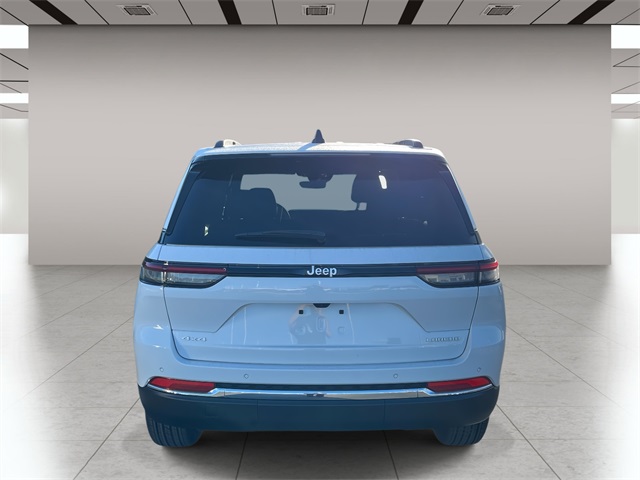 2025 Jeep Grand Cherokee Laredo X photo 3