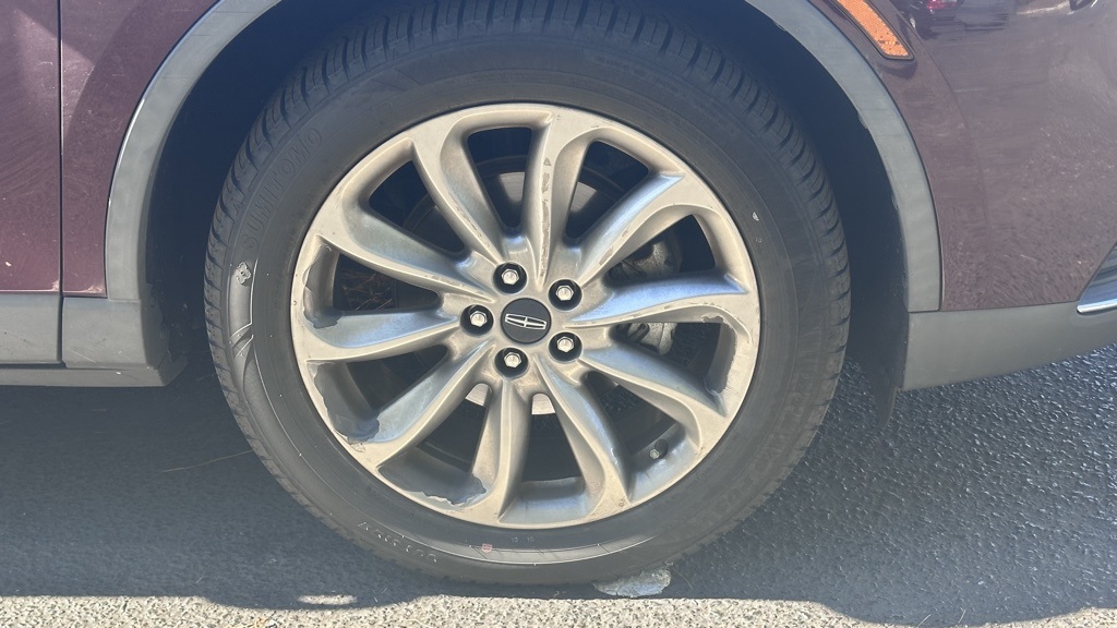 2021 Lincoln Corsair Standard photo 2