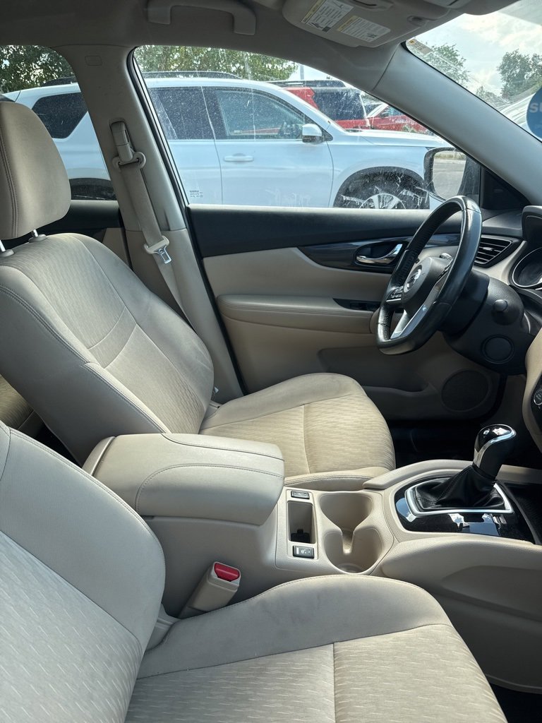2018 Nissan Rogue SV photo 6
