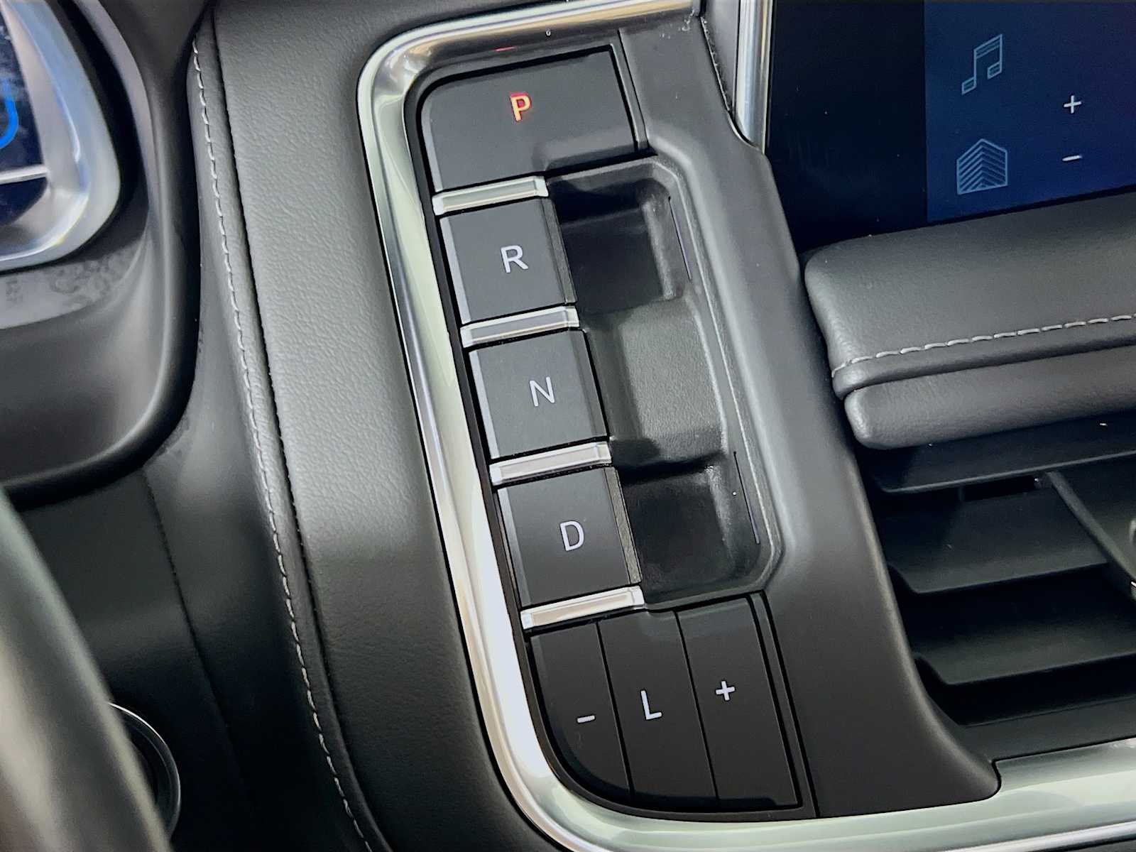 2022 Chevrolet Tahoe Z71 photo 12