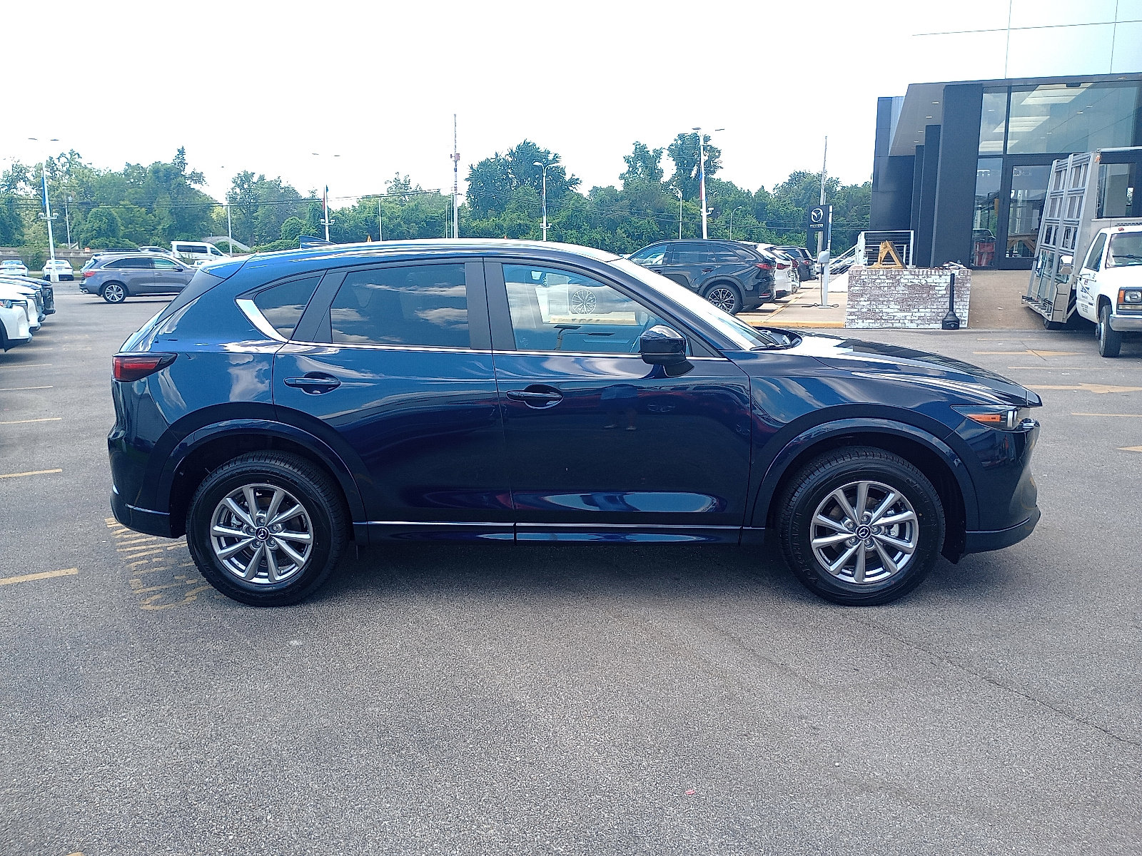 2025 Mazda CX-5 2.5 S Preferred photo 2
