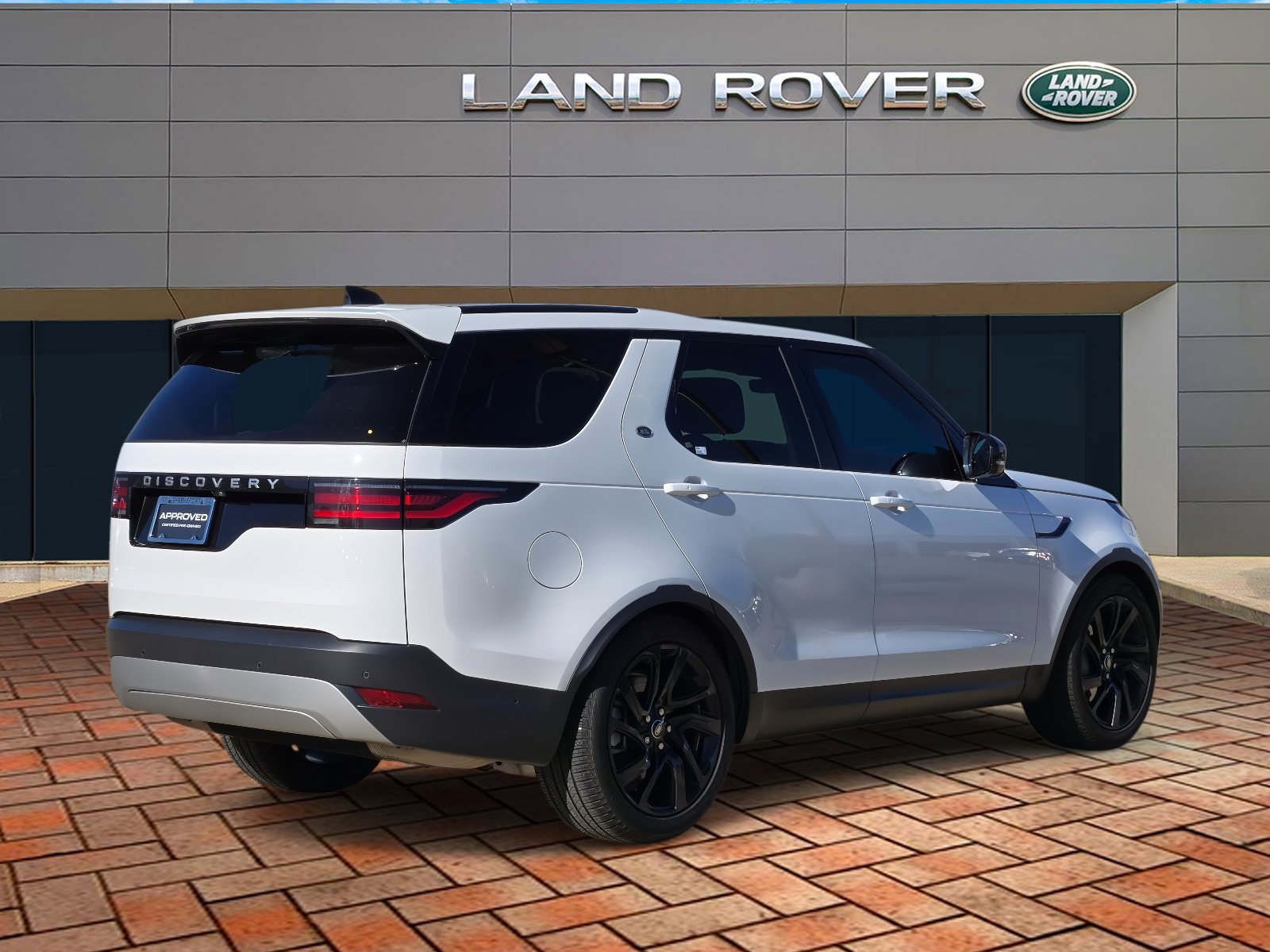 2025 Land Rover Discovery S photo 4