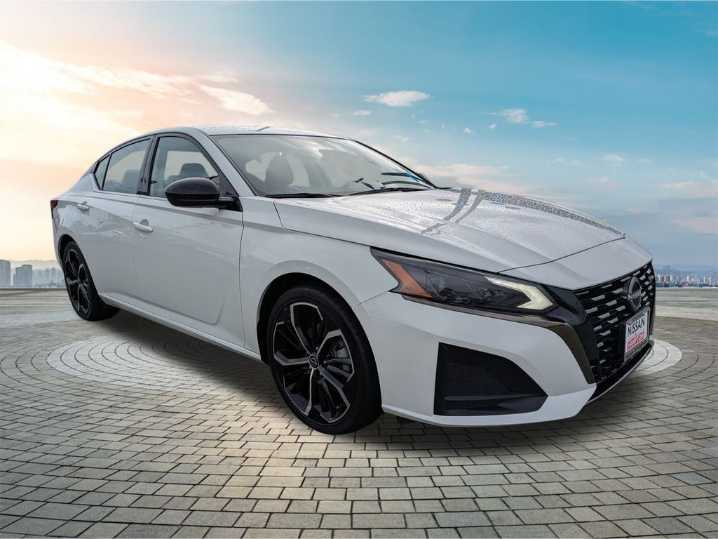 2023 Nissan Altima 2.5 SR photo 2