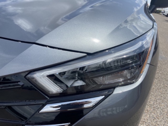 2025 Nissan Versa 1.6 S photo 8