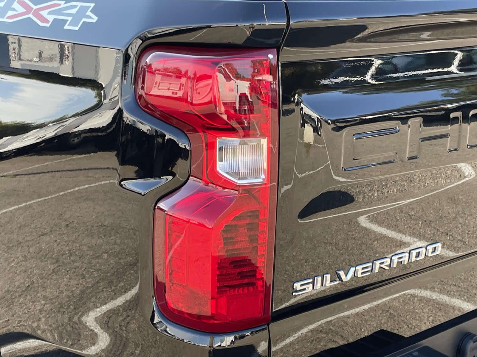 2024 Chevrolet Silverado 1500 LT photo 9