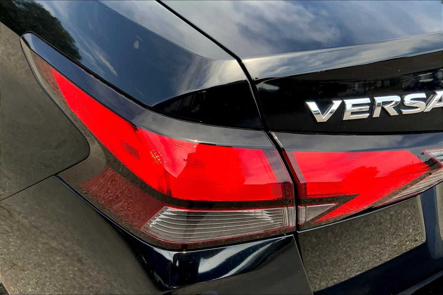 2020 Nissan Versa S photo 26