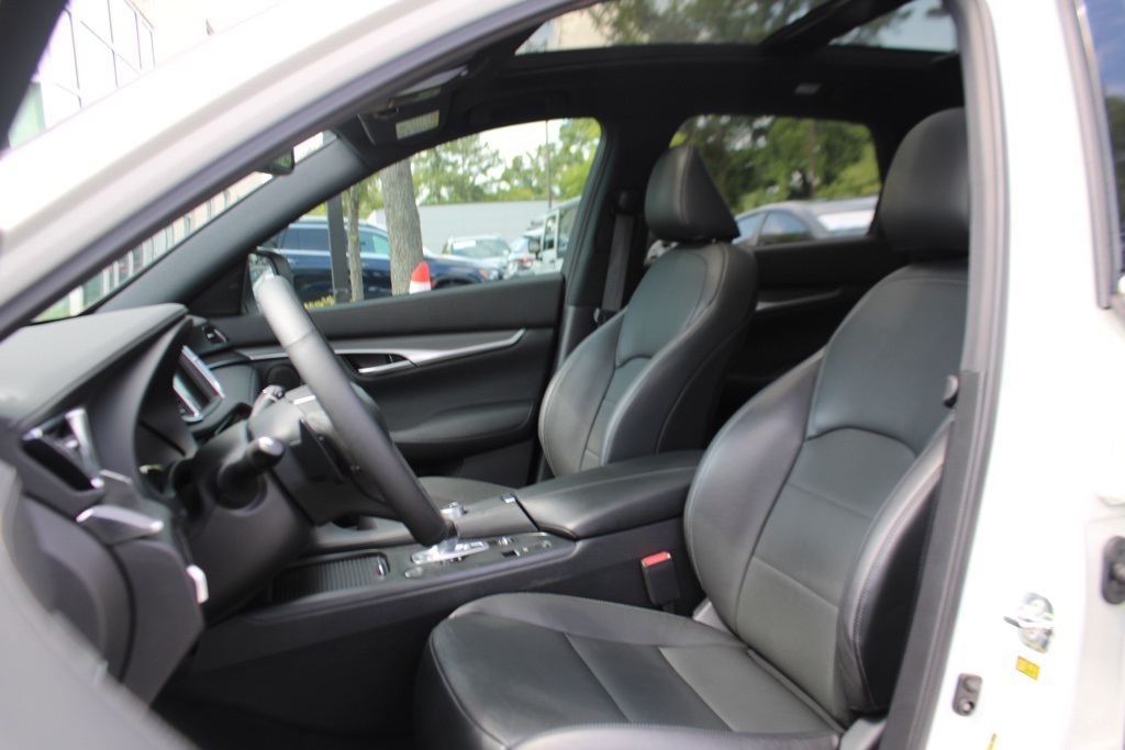 2022 Infiniti QX50 Luxe AWD photo 5