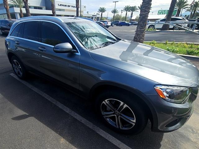 2018 Mercedes Benz GLC 300 photo 2