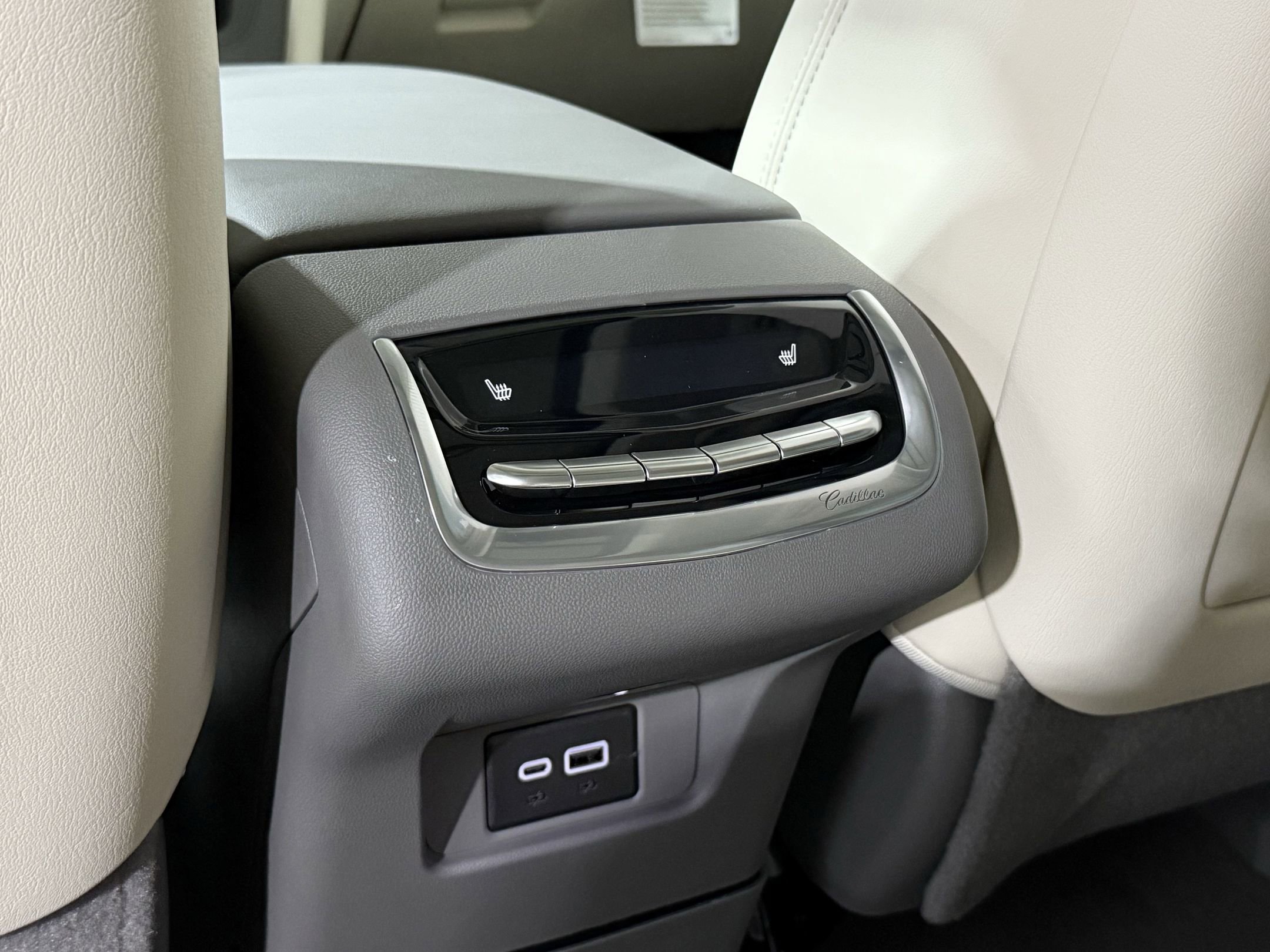 2025 Cadillac XT6 Premium Luxury photo 38