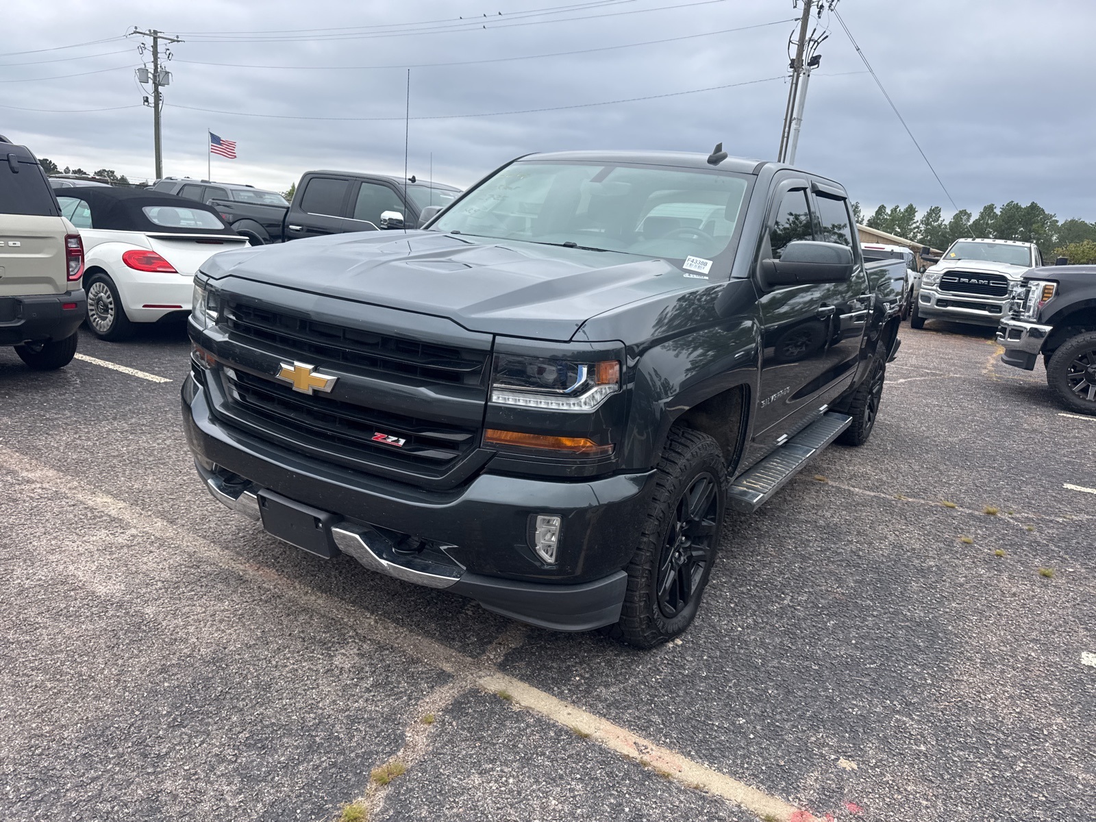 2018 Chevrolet Silverado 1500 LT photo 4