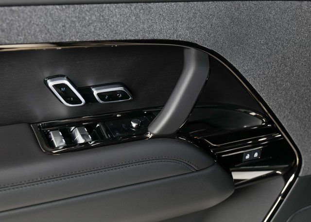 2025 Land Rover Range Rover Sport SE photo 22